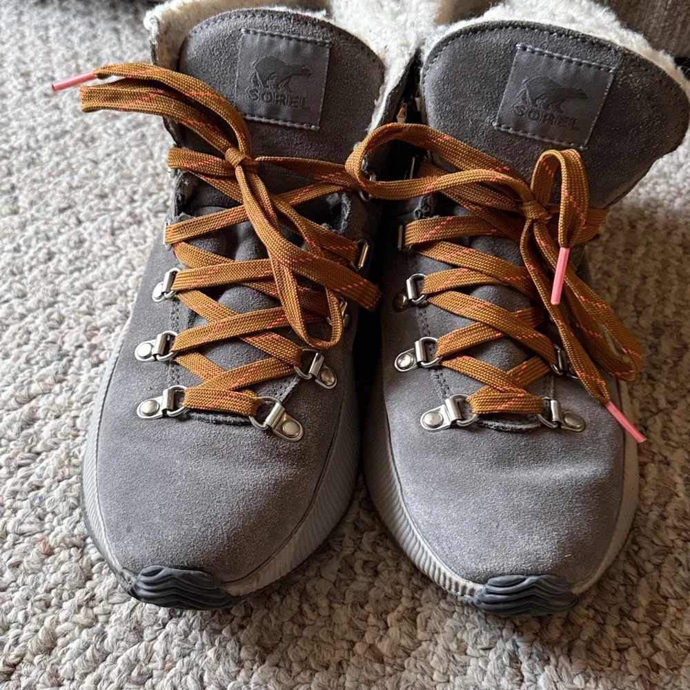 Sorel Out N About III Conquest Waterproof Boots With Faux Shearing Cuff- Size 10